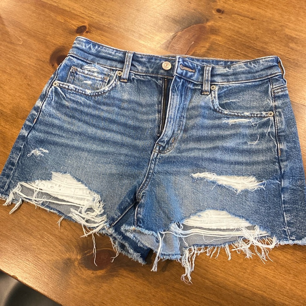 American Eagle women’s jean shorts
